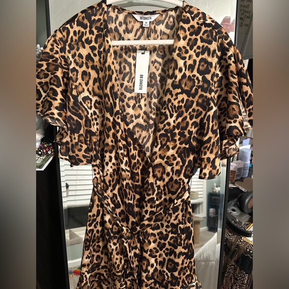 NWT BB Dakota Wild Card Animal Print Wrap Ruffle Dress - Picture 2 of 15